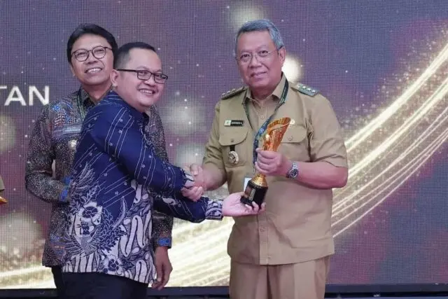 Pemkot Tangsel Raih Penghargaan Kota Terinovatif dari Kemendagri RI Pemkot Tangsel Raih Penghargaan Kota Terinovatif dari Kemendagri RI