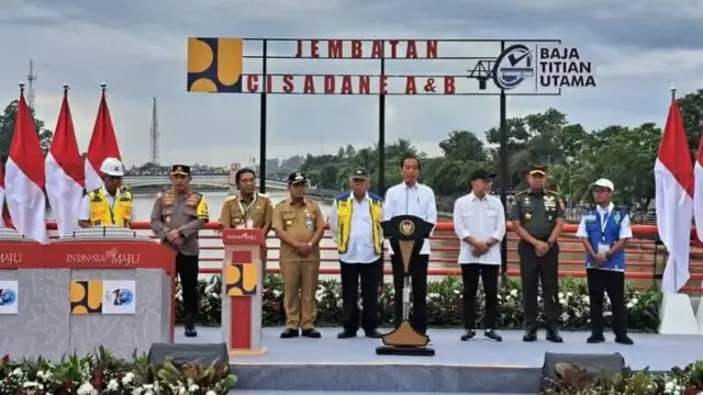 Presiden Jokowi meresmikan tiga jembatan Callender Hamilton di Provinsi Banten. (Pelitabanten.com). Jokowi Resmikan 3 Jembatan di Provinsi dan Kota Tangerang, Anggaran Cukup Fantastis
