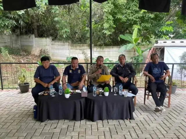 DPC KWRI Kabupaten Tangerang Gelar Hasil Reshuffle Kepengurusan Masa Bakti 2022 / 2025. Mad Sutisna atau yang akrab di sapa Kang (Anoy) sebagai Ketua DPC KWRI Kabupaten Tangerang dalam sambutanya, Foto. (Istimewa)