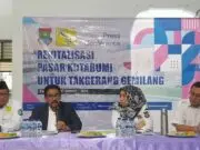 Kuasa Hukum Perumda Pasar NKR: Maryani Manulang jadi Tersangka, Itu Pengembangan Proses Penyidikan Kuasa Hukum Dirut Perumda Pasar NKR Deden Syuqron saat memberikan keterangan media, di Kantor Perumda Pasar NKR, Jalan Nyimas Malati, Kota Tangerang, Foto. (Istimewa)