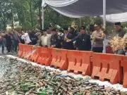 Kasdim 0506/Tgr Bersama Forkopimda Kota Tangerang Musnahkan 2.855 Botol Miras Kasdim 0506/Tgr Bersama Forkopimda Kota Tangerang Musnahkan 2.855 Botol Miras