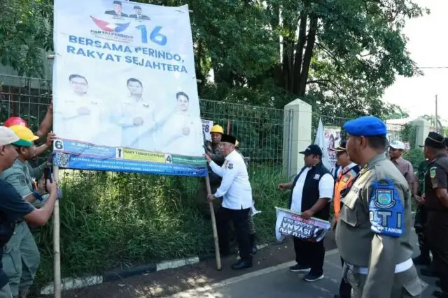 Masuki Masa Tenang, Benyamin Instruksikan Satpol PP untuk Tertibkan Alat Peraga Kampanye Masuki Masa Tenang, Benyamin Instruksikan Satpol PP untuk Tertibkan Alat Peraga Kampanye