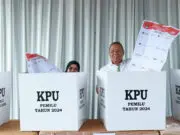Gunakan Hak Pilihnya, Wali Kota Benyamin Lakukan Pencoblosan di TPS 19 Lengkong Karya