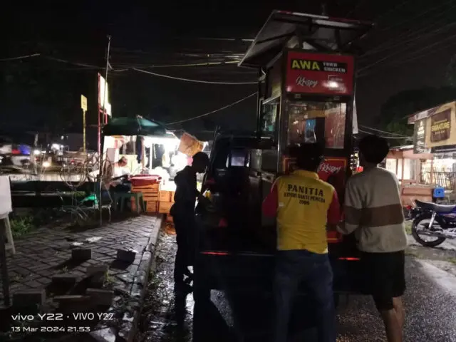 Tega! Seorang Kades Kedaung Barat Usir Pedagang dengan Alasan tak Izin Pengusiran pedagang tersebut terjadi di Jl.Pasar sore Desa kedaung barat Kecamatan Sepatan Timur Kabupaten tangerang pada rabu malam (13/03/2024), Foto. (Istimewa)