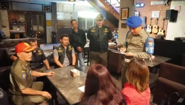 Satpol PP Kabupaten Tangerang Sosialisasi Jam Operasional Tempat Hiburan di Wilayah Gading Serpong Satpol PP Kabupaten Tangerang menggelar sosialisasi Surat Edaran Nomor 2 Tahun 2024 tentang Tentang Jam Operasional Rumah Makan, Restoran, Kafe, Pada Bulan Suci Ramadan 1445 H/2024, Foto. (Istimewa)