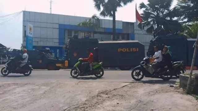 Pedagang Pasar Kutabumi Akan Demo PLN UP3 Teluknaga, Mobil Water Cannon Disiagakan Polres Metro Tangerang Kota Pedagang Pasar Kutabumi Akan Demo PLN UP3 Teluknaga, Mobil Water Cannon Disiagakan Polres Metro Tangerang Kota