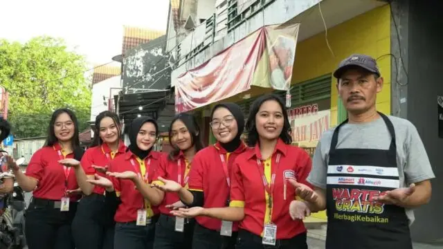 Warteg Gratis Alfamart, Bagikan 35.000 Paket Buka Puasa Untuk Duafa Warteg Gratis Alfamart, Bagikan 35.000 Paket Buka Puasa Untuk Duafa