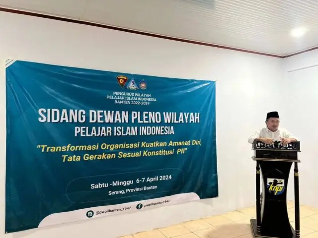 Tokoh Banten Ade Sumardi Berikan Motivasi Kepada Pelajar se-Banten Tokoh Banten Ade Sumardi Berikan Motivasi Kepada Pelajar se-Banten