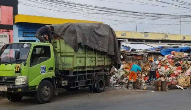 Pemkot Tangsel Angkut Ratusan Ton Sampah Selama Libur Lebaran Pemkot Tangsel Angkut Ratusan Ton Sampah Selama Libur Lebaran