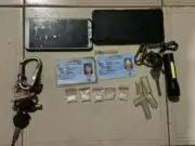 2 Orang Pemuda Digelandang ke Polres Metro Tangerang Kota, Kedapatan Bawa 5 Paket Sabu Barang bukti 5 paket narkoba jenis sabu seberat 2.0 gram, 2 orang pemuda berinisial FB Als Fajar (20) dan U Als Boy (26)
