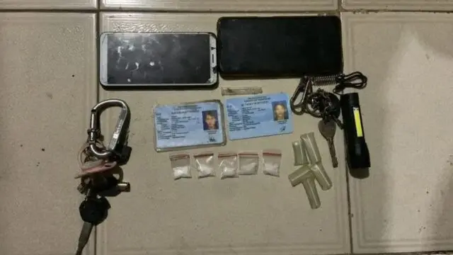 2 Orang Pemuda Digelandang ke Polres Metro Tangerang Kota, Kedapatan Bawa 5 Paket Sabu Barang bukti 5 paket narkoba jenis sabu seberat 2.0 gram, 2 orang pemuda berinisial FB Als Fajar (20) dan U Als Boy (26)