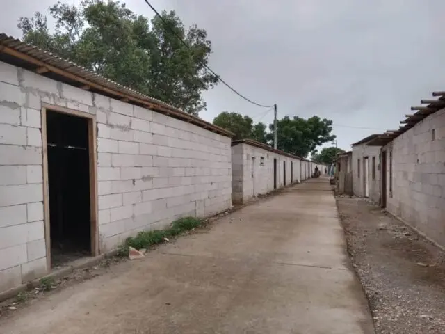 Diduga Kepala Desa Kohod Ada Upaya Pungli Relokasi, Pengamat Desak Tindak Tegas Bangunan tanpa penghuni alias bangunan siluman yang muncul di area relokasi Kampung Alar Jiban, Desa Kohod, Kecamatan Pakuhaji, Kabupaten Tangerang, Foto. (Istimewa).