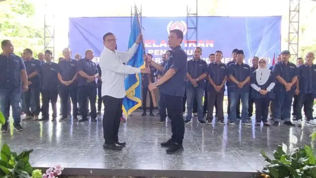 Ketum PWI Pusat Resmi Melantik Pengurus PWI Banten Masa Bakti 2024 - 2029 Ketum PWI Pusat Resmi Melantik Pengurus PWI Banten Masa Bakti 2024 - 2029
