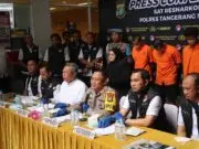 Terbongkar Ada Rumah Produksi Narkoba di Apartemen Tangsel : Polisi Ringkus Tiga Tersangka dan Sita 24 Kg Tembakau Sintetis, Satu Orang DPO Terbongkar Ada Rumah Produksi Narkoba di Apartemen Tangsel : Polisi Ringkus Tiga Tersangka dan Sita 24 Kg Tembakau Sintetis, Satu Orang DPO