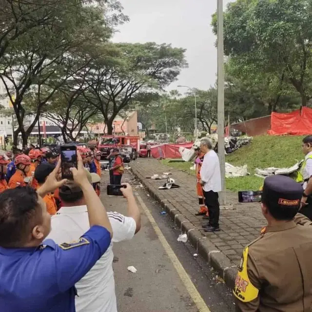 Pesawat Latih Jatuh di Tangsel, Benyamin Sampaikan Dukacita Mendalam Pesawat Latih Jatuh di Tangsel, Benyamin Sampaikan Dukacita Mendalam
