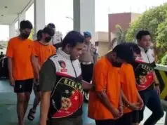 Luar Biasa! Polresta Bandara Soekarno-Hatta Tangkap 5 Porter Pelaku Pencurian dengan Modus Bobol Koper Luar Biasa! Polresta Bandara Soekarno-Hatta Tangkap 5 Porter Pelaku Pencurian dengan Modus Bobol Koper