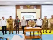 Tandatangani Komitmen Bersama, Pemkot Tangsel Siap Wujudkan PPDB 2024/2025 yang Lebih Tertib Tandatangani Komitmen Bersama, Pemkot Tangsel Siap Wujudkan PPDB 2024/2025 yang Lebih Tertib