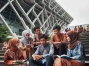 Polemik Kenaikan UKT Perguruan Tinggi di Indonesia: Sudut Pandang Islami Polemik Kenaikan UKT Perguruan Tinggi di Indonesia Sudut Pandang Islami