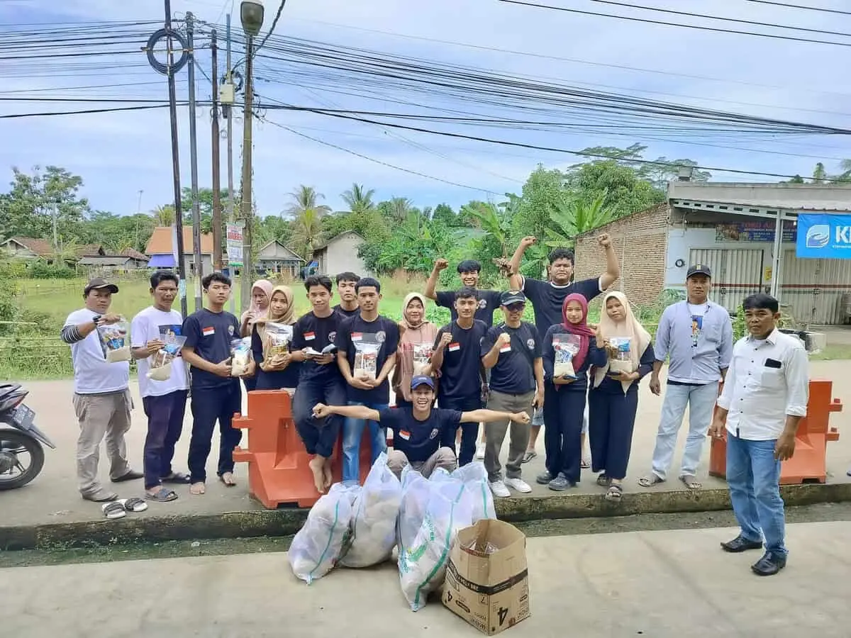 Barisan Muda Hasbi Lakukan Gerakan Minggu Bersih dan Sapa Masyarakat Barisan Muda Hasbi Lakukan Gerakan Minggu Bersih dan Sapa Masyarakat