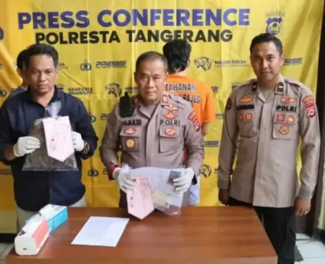 Gelapkan Motor dengan Modus Pesan Es Teh Jumbo, Pria 23 Tahun Diamankan Polsek Rajeg Polresta Tangerang Polsek Rajeg Polresta Tangerang Polda Banten menangkap seorang pria berinisial FH (23). Warga Desa Pangarengan, Kecamatan Rajeg, Foto. (Istimewa)