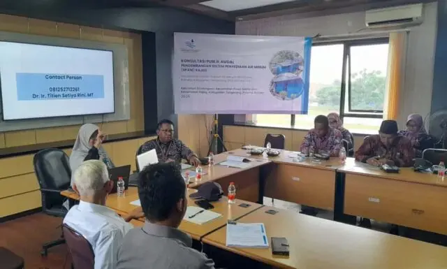 Perumdam TKR Bersama PT Karya Cipta Konsultan Menyelenggarakan Konsultasi Publik Amdal Pengembangan Sistem Perumdam TKR bersama PT Karya Cipta Konsultan, menyelenggarakan konsultasi publik amdal pengembangan SPAM Rajeg, di aula kantor kecamatan setempat, Foto. (Istimewa)