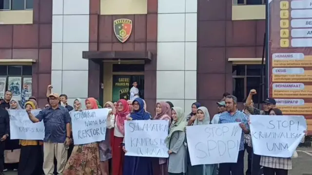 Himakom Kecam Puluhan Dosen Menghalangi Proses Hukum yang Menjerat Rektor UNMA Banten Himakom Kecam Puluhan Dosen Menghalangi Proses Hukum yang Menjerat Rektor UNMA Banten