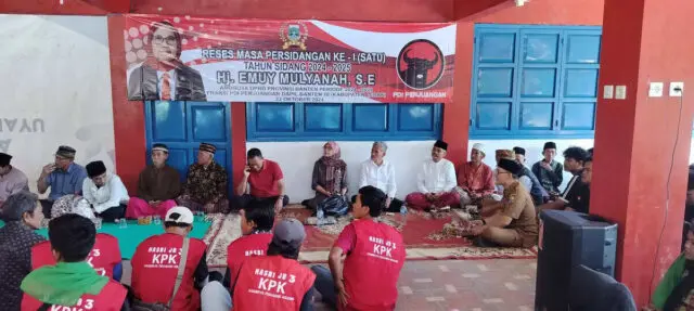 Serap Aspirasi Reses I, Hj. Emuy Mulyanah Anggota DPRD Provinsi Banten Prioritaskan Wong Cilik Serap Aspirasi Reses I, Hj. Emuy Mulyanah Anggota DPRD Provinsi Banten Prioritaskan Wong Cilik