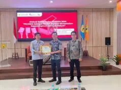 Wujudkan Pemilih Berintegritas, SAF dan BEM Fisip Untirta Sosialisasikan Sadar Pilkada 2024 BEM Fisip Untirta Bersama Ketua Bawaslu Kota Serang dan Dekan Fisip Untirta Usai acara diskusi publik