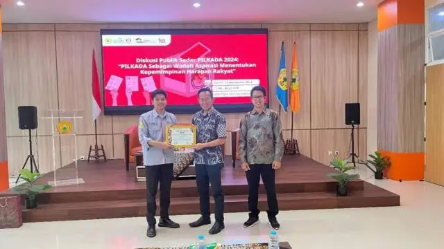 BEM Fisip Untirta Bersama Ketua Bawaslu Kota Serang dan Dekan Fisip Untirta Usai acara diskusi publik BEM Fisip Untirta Bersama Ketua Bawaslu Kota Serang dan Dekan Fisip Untirta Usai acara diskusi publik