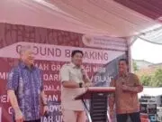 Terkuak Alasan Aguan Bos Agung Sedayu Group, Mau Bangun 250 Rumah Gratis di Tangerang Bos Agung Sedayu Group, Aguan (kiri), Menteri PKP Maruarar Sirait (tengah), Komisaris Utama PT Bumi Samboro Sukses Antonio (kanan) Foto: (Istimewa)
