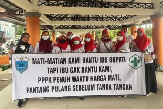 Pandeglang Tempat Sapi Perah Bagi Honorer Pandeglang tempat "sapi perah" bagi honorer.