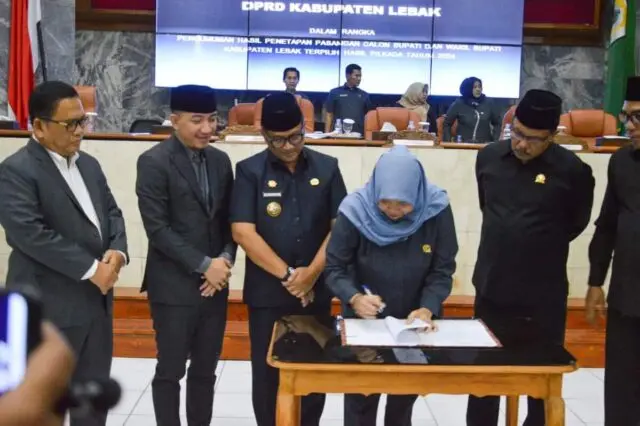 DPRD Kabupaten Lebak Pengumuman Penetapan Bupati dan Wakil Bupati Terpilih dalam Rapat Paripurna 2025 DPRD Kabupaten Lebak Pengumuman Penetapan Bupati dan Wakil Bupati Terpilih dalam Rapat Paripurna 2025