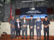 Legislator Tika Kartika Sari Fraksi PDI Perjuangan Meminta Bupati dan Wakil Bupati Terpilih Pro Terhadap Wong Cilik Fraksi PDI Perjuangan bersama Bupati dan Wakil Bupati Lebak Terpilih, pada Senin (20/01/2025).