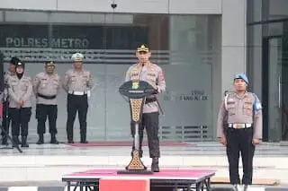 Pimpin Apel Kapolres Metro Tangerang Kerahkan 347 Personel Gabungan Amankan Imlek 2025 Kapolres Metro Tangerang Kota saat memimpin apel pengamanan Imlek 2025, Foto. (Istimewa)