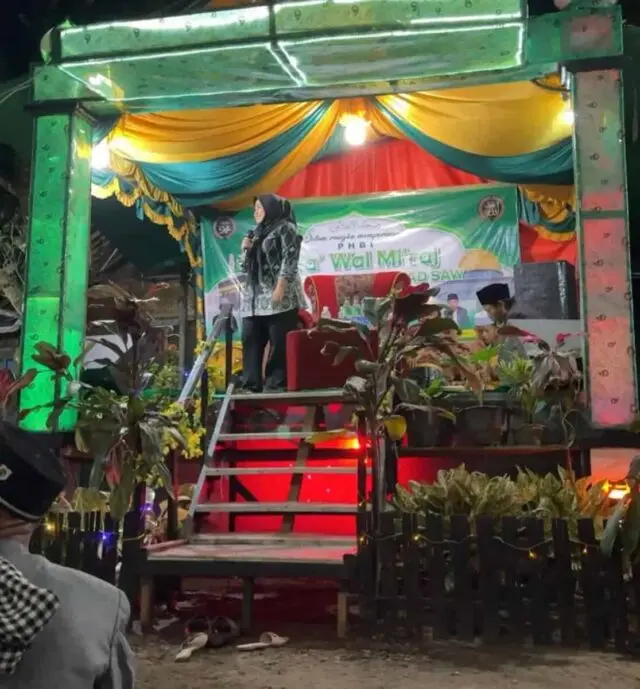 Tika Kartika Sari Anggota DPRD Lebak Ajak Masyarakat Teladani Nilai Persatuan pada Peringatan Isra Mi'raj Tika Kartika Sari Anggota DPRD Lebak Ajak Masyarakat Teladani Nilai Persatuan pada Peringatan Isra Mi'raj