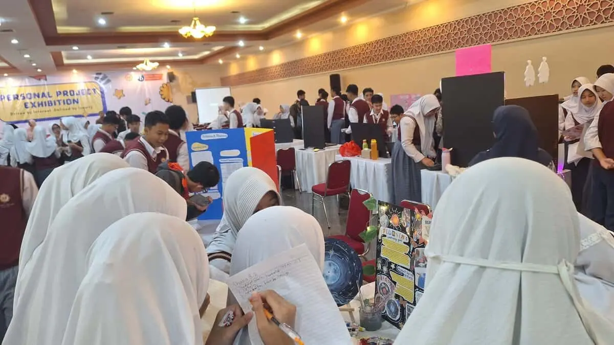 Siswa SMA Islamic Village Tangerang Menggelar Personal Project Exhibition Siswa SMA Islamic Village Tangerang Menggelar Personal Project Exhibition
