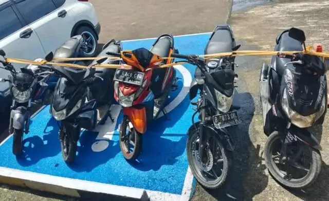 Polsek Pakuhaji Respon Cepat Tangkap Pelaku Curanmor di Tangerang Empat motor merek lainnya. Yakni Merk Yamaha Vixion, Honda Verza, Yamaha Mio M3 dan Honda Beat hitam, Foto. (Istimewa)