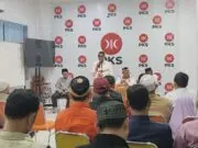 Ketua DPD PKS Kabupaten Tangerang, Rispanel Arya,saat menggelar Konsolidasi dan buka puasa bersama,(foto istimewa)