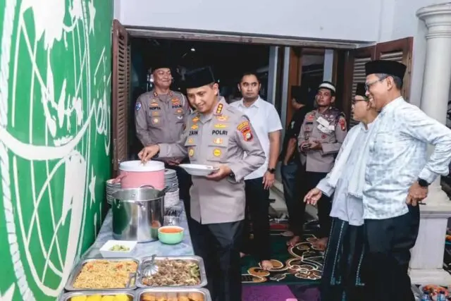 Kapolres Metro Tangerang Kota Silaturahmi Dan Bukber Bersama Ketua DMI Prov Banten Kapolres Metro Tangerang Kota Silaturahmi Dan Bukber Bersama Ketua DMI Prov Banten, Foto. (Istimewa)