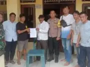 Mufakat! Kades Lemo dan Polsek Teluknaga Selesaikan Konflik Pagar Tembok Yang Viral di Medsos TNI-Polri dan Kepala desa Lemo menyelesaikan konflik yang terjadi, Foto (Istimewa)