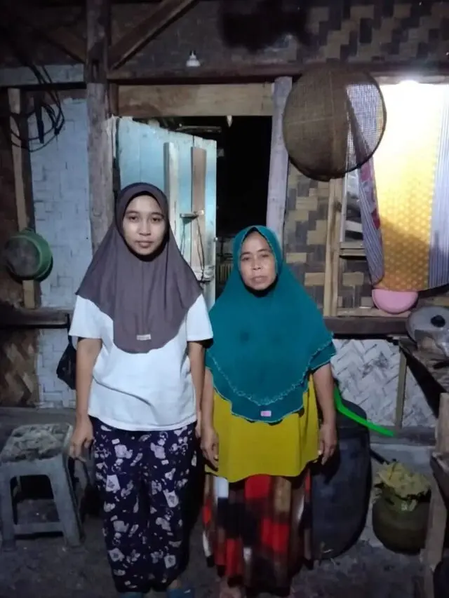 Bantu Pasang Listrik Warga Saat Ramadhan, Anggota DPRD Lebak Tika Kartika Sari: Cahaya Adalah Sumber Kebahagiaan Bantu Pasang Listrik Warga Saat Ramadhan, Anggota DPRD Lebak Tika Kartika Sari: Cahaya Adalah Sumber Kebahagiaan
