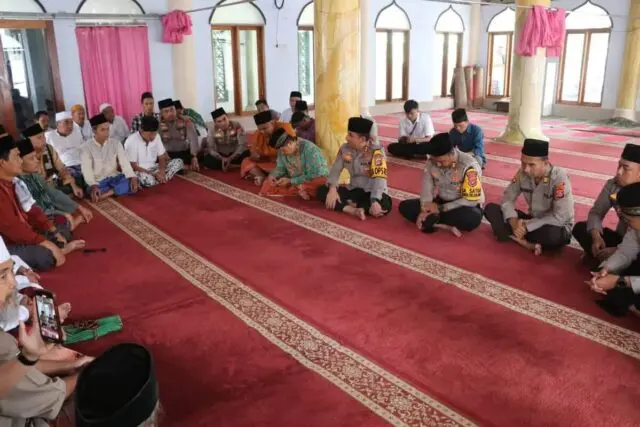 Ajak Masyarakat Jaga Kondusifitas, Giat Jumling Kapolres Lebak di Masjid Kilat Desa Kaduagung Timur Ajak Masyarakat Jaga Kondusifitas, Giat Jumling Kapolres Lebak di Masjid Kilat Desa Kaduagung Timur