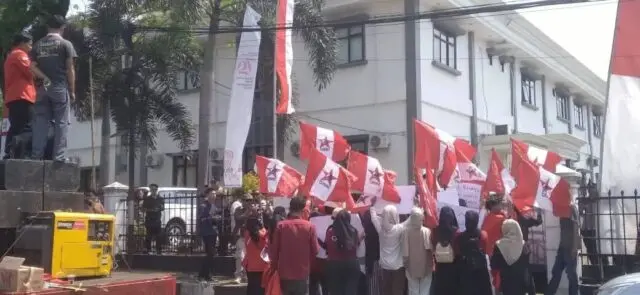 GMNI Pandeglang Kutuk Tindakan Oknum Anggota DPRD Pandeglang Diduga Dalang Pinjol dan Kekerasan Perempuan GMNI Pandeglang Kutuk Tindakan Oknum Anggota DPRD Pandeglang Diduga Dalang Pinjol dan Kekerasan Perempuan