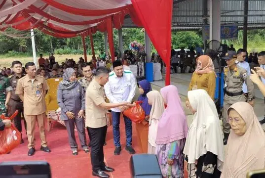 Bupati Lebak Tinjau Operasi Pasar Murah Ramadhan di Pasar PKL Kandangsapi Bupati Lebak Mochamad Hasbi Asyidiki Jayabaya tinjau operasi pasar murah di PKL Kandang Sapi, Kampung Semi, Desa Narimbang Mulia, Kecamatan Rangkasbitung, Kabupaten Lebak. Pada hari Senin (24/3/2025).