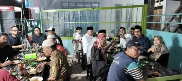 Tim Lebak Ruhay cicipi menu Bebek Ruhay menjelang Sahur pada Selasa (25/03/2025). Tim Lebak Ruhay cicipi menu Bebek Ruhay menjelang Sahur pada Selasa (25/03/2025).