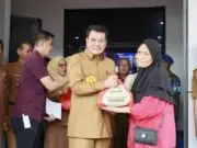Gerakan Pasar Murah di Buka Langsung Oleh Bupati Tangerang 2.950 Sembako di Kecamatan Pagedangan Bupati Tangerang Maesyal Rasyid dan Para Kepala desa Se-Kecamatan Pagedangan, Foto. (Istimewa)