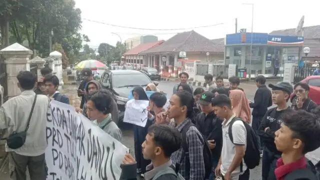 Wakil Presiden BEM STISIP Banten Raya: Kami Masih Mengawal Kasus Pembuangan Sampah Pandeglang Wakil Presiden BEM STISIP Banten Raya: Kami Masih Mengawal Kasus Pembuangan Sampah Pandeglang