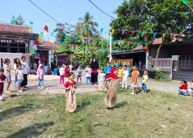 Warga Kembang Harum 2 Rayakan Kemerdekaan RI ke 80 dengan Berbagai Perlombaan Warga Kembang Harum 2 Rayakan Kemerdekaan RI ke 80 dengan Berbagai Perlombaan