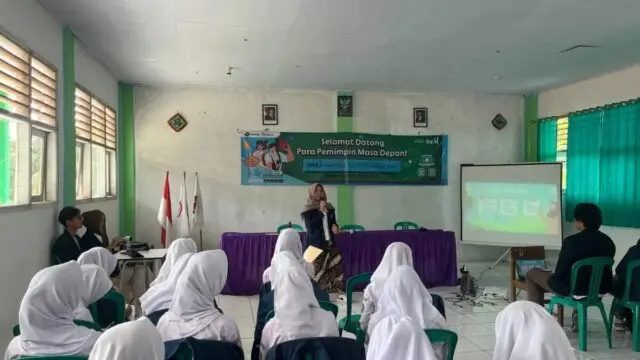 Gapai Sehati Hadir di Sekolah: Remaja Pandeglang Belajar Bahaya Pernikahan Dini Gapai Sehati Hadir di Sekolah: Remaja Pandeglang Belajar Bahaya Pernikahan Dini