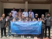 ITB Ahmad Dahlan Jakarta melaksanakan KKN di Kelurahan Pulau Panggang Kepulauan Seribu Provinsi DKI Jakarta Peserta KKN ITB Ahmad Dahlan Jakarta Foto Bersama